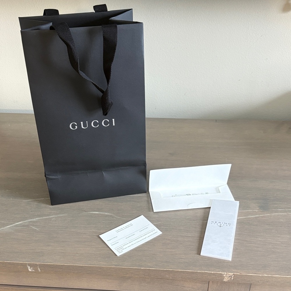 Gucci Black Shopping Bag for sunglasses with paperwork